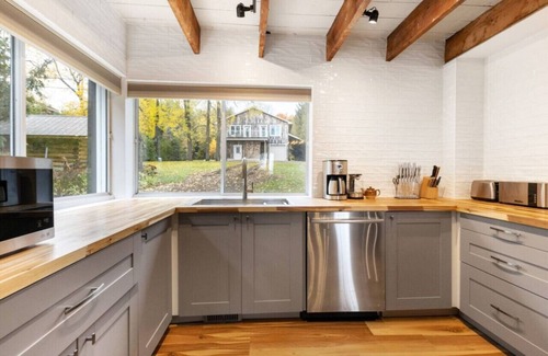 Meaford Cabina | Skipping Rock Log Cabin: Cozy Charm & Hot Tub Bliss