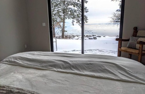 Woods Bay Casa | Skipping Stone Lake House