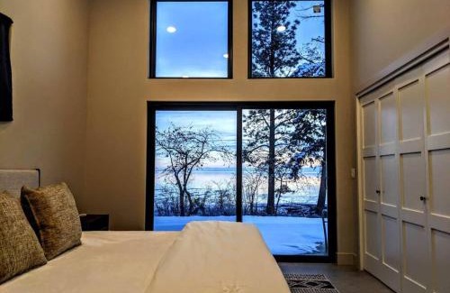 Woods Bay Casa | Skipping Stone Lake House