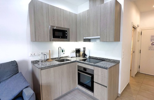 Marbella Seafront Promenade Apartamento | Skol 350 - Renovated 2-Bedroom Apartment in Skol Marbella