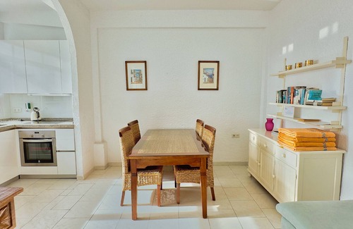 Marbella Seafront Promenade Apartamento | Skol 639 - Great 2-Bedroom Holiday Home by the Sea