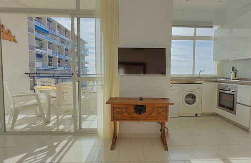 Marbella Seafront Promenade Apartamento | Skol 639 - Great 2-Bedroom Holiday Home by the Sea