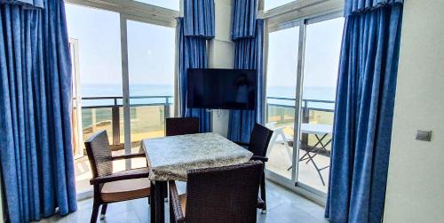 Marbella Seafront Promenade Apartamento | Skol 715. Spectacular Corner Duplex Apartment in Marbella