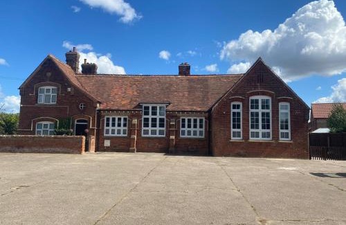 Bodham Casa | Skool House Retreat - 5 bedroom option