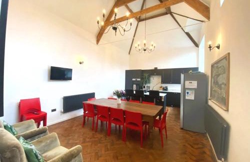 Bodham Casa | Skool House Retreat - 5 bedroom option