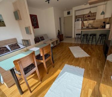 Centar Apartamento | Skopje Centre APT near Zoo with Private Parking