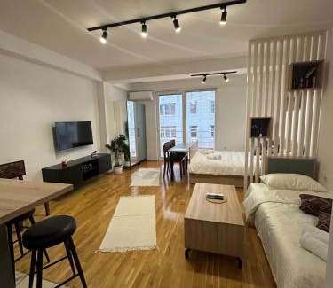 Centar Apartamento | Skopje Centre APT near Zoo with Private Parking