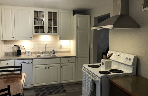 Sioux Falls Apartamento | Skots Villa Upper East. Centrally located near Sanford Medical Center & Midco.