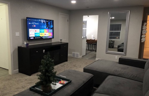 Sioux Falls Apartamento | Skots Villa Upper East. Centrally located near Sanford Medical Center & Midco.