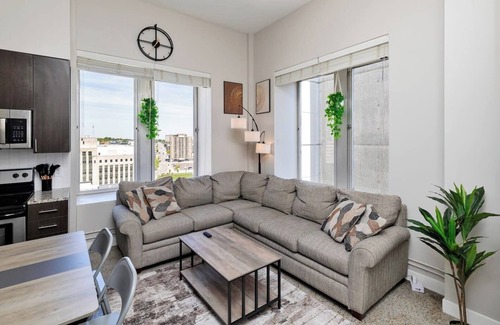 Downtown Des Moines Apartamento | Sky Condo - 13th Floor 2br/1ba In Central Downtown