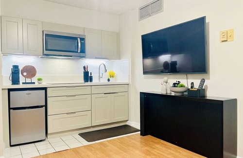 Downtown Honolulu Apartamento | Sky-High 32F Suite in Honolulu – Free Parking