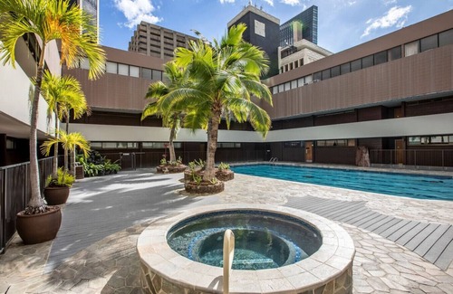 Downtown Honolulu Apartamento | Sky-High 32F Suite in Honolulu – Free Parking