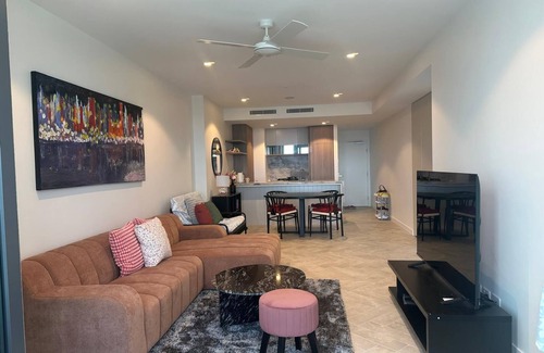 Brisbane Central Business District Apartamento | Sky-High Comfort | Diamond Level Queen’s Wharf | 5 Guests + Parking