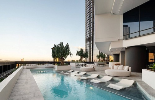 Brisbane Central Business District Apartamento | Sky-High Comfort | Diamond Level Queen’s Wharf | 5 Guests + Parking