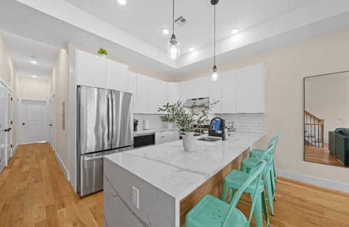 Communipaw Condominio | Sky High Retreat near NYC W/Rooftop!