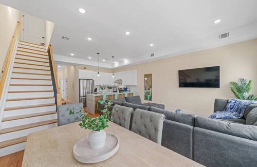 Communipaw Condominio | Sky High Retreat near NYC W/Rooftop!