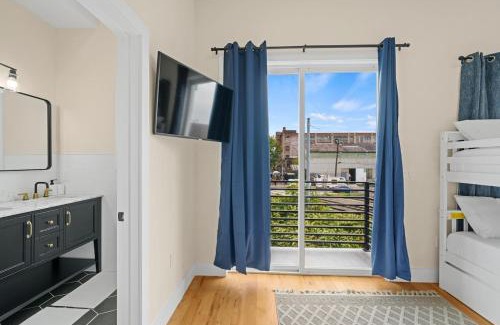 Communipaw Apartamento | Sky High Retreat near NYC with Rooftop!