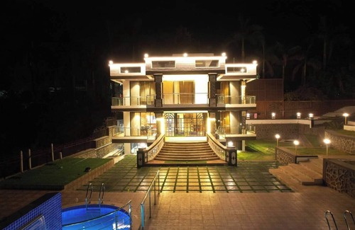 Lonavala Casa | Sky High Villa by Joy Suites
