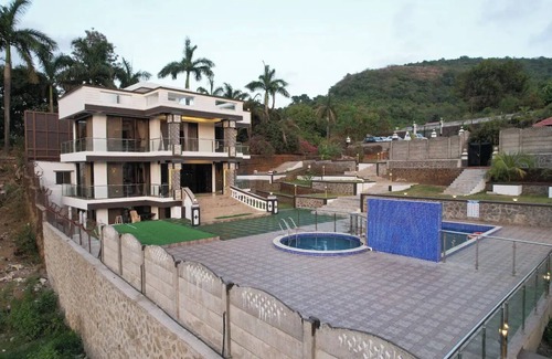 Lonavala Casa | Sky High Villa by Joy Suites