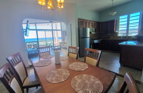Ensenada Casa | SkyHouse. Casa de 4 dormitorios con impresionante vista al mar, A/C, WiFi rápido