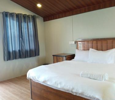Lonavala Cabina | Sky Lawns