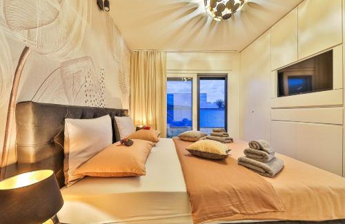 Mejasi Apartamento | Sky Pool Penthouse with a huge heated private pool