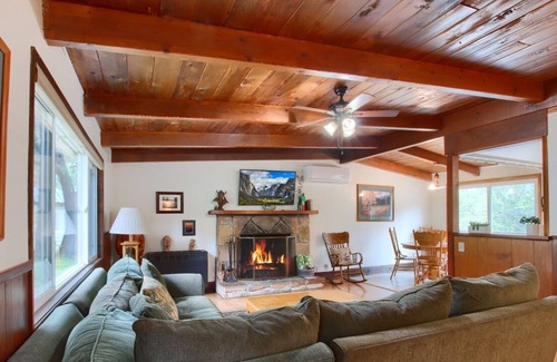 Oakhurst Cabaña | Sky Ranch Cottages - Red Door