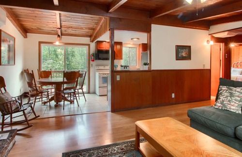 Oakhurst Cabaña | Sky Ranch Cottages - Red Door