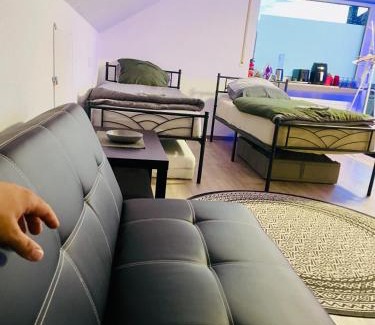 Magstadt Apartamento | Sky Studio Apartment 1,5 Zimmer für 4 Leute Zentral 35qm S-Bahn Mercedes Benz