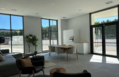 El Molinillo Apartamento | sky tower 2-bedroom apartment in fabulous Málaga with AC, WiFi, fitness room
