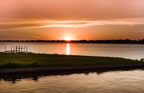 Ventress Casa | Sky View at False River | Sunset Central