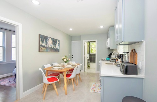 Newark Apartamento | Sky Walk at The Hillside / 3BR Suite Near NYC and Newark Airport Sleeps 8