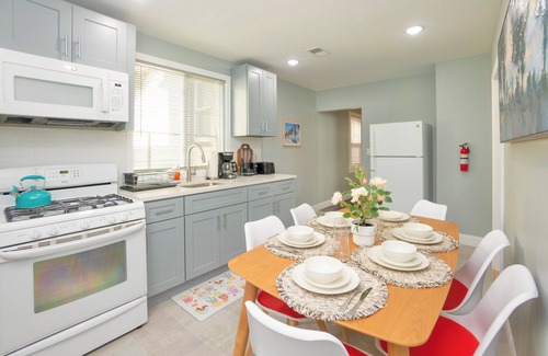 Newark Apartamento | Sky Walk at The Hillside / 3BR Suite Near NYC and Newark Airport Sleeps 8