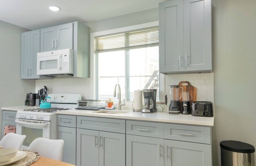 Newark Apartamento | Sky Walk at The Hillside / 3BR Suite Near NYC and Newark Airport Sleeps 8