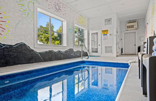 Pigeon Forge Casa | Skyburst - Relax & Play! Pool, Hot Tub, Games & Theater Room