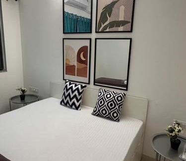 Hadapsar Apartamento | Skye Private 1Bhk in Amanora Park Town with WiFi AC Smart TV Washing Machine