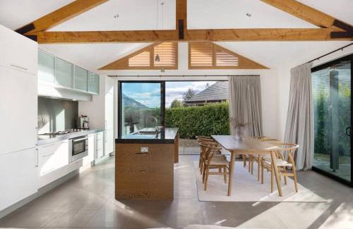 Jacks Point Casa | Skye Scape Luxury Retreat - Mountain Views