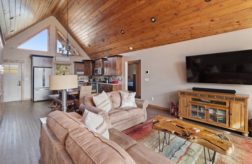 Orderville Casa | Skyfall Cabin | Private Hot tub | Zion NP