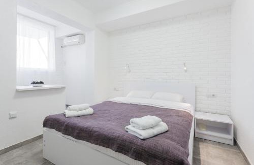Holosiivskyj Hotel | SkyHome na Nauky