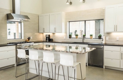 New Braunfels Casa | SKYHOUSE Guadalupe: Cliffside Pool Above the River