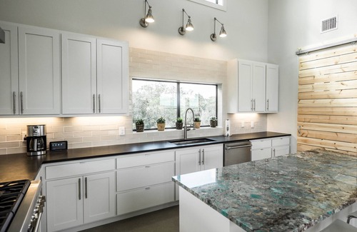 New Braunfels Casa | SKYHOUSE Guadalupe: Cliffside Pool Above the River