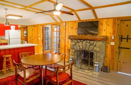Idyllwild Cabina | Skylight Cabin - 2 Minutes Away from Town!