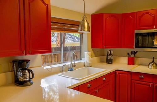 Idyllwild Cabina | Skylight Cabin - 2 Minutes Away from Town!