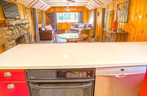 Idyllwild Cabina | Skylight Cabin - 2 Minutes Away from Town!