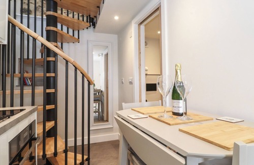 Ingleton Casa | SKYLIGHT RETREAT, pet friendly, with a garden in Ingleton