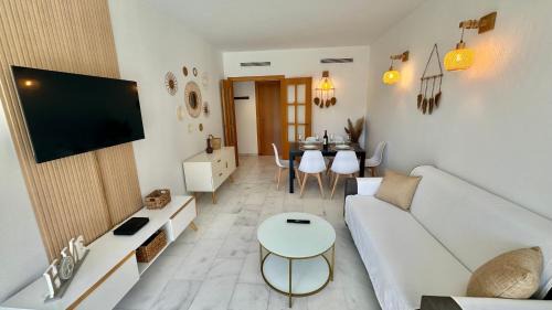Benidorm Apartamento | Skyline 2 Gran terraza privada y vistas a la piscina