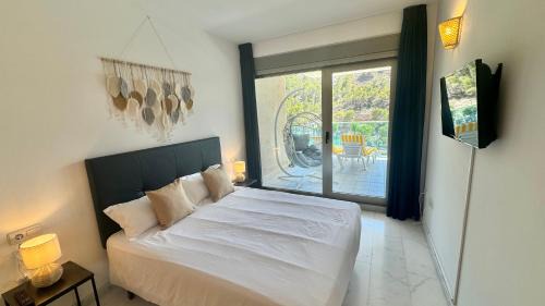 Benidorm Apartamento | Skyline 2 Gran terraza privada y vistas a la piscina