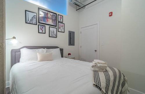 Near South Side Apartamento | Skyline 2BR in South Loop with Optional Parking & Gym Access Near Museum Campus and McCormick Place