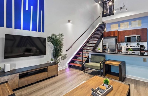Atlantic Station Area Apartamento | Skyline Balcony | 2BR Loft Midtown ATL