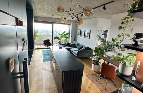 Nove Mesto Apartamento | Skyline elegance with free parking